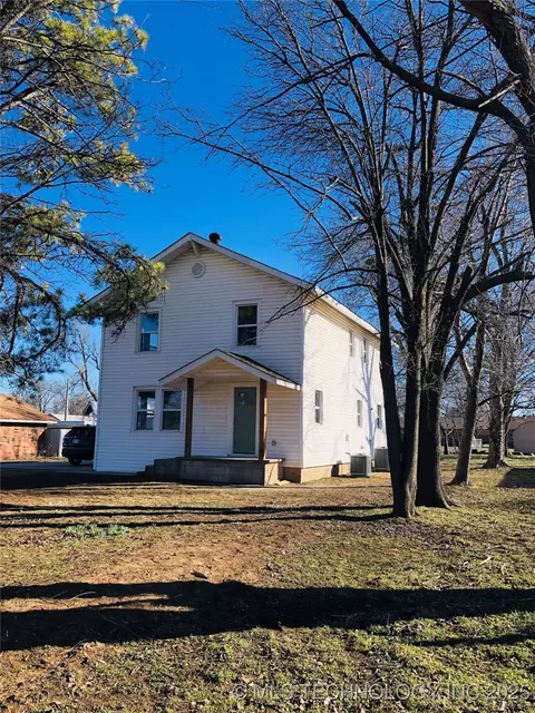 1423 E Walnut St, Cushing, OK 74023 photo 4