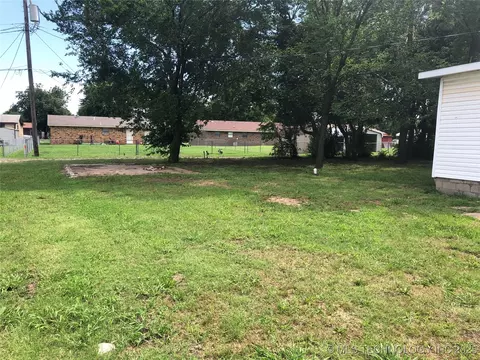 1423 E Walnut St, Cushing, OK 74023 photo 6