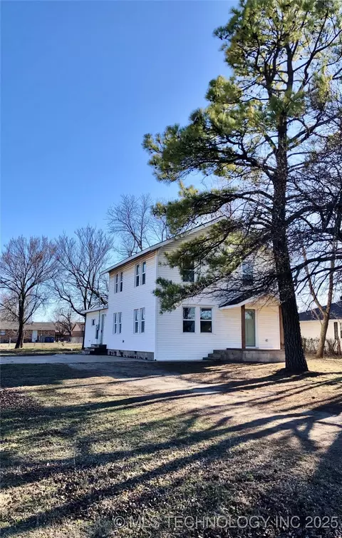 1423 E Walnut St, Cushing, OK 74023 photo 5