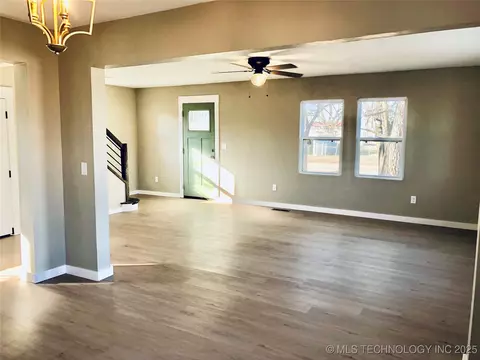 1423 E Walnut St, Cushing, OK 74023 photo 10