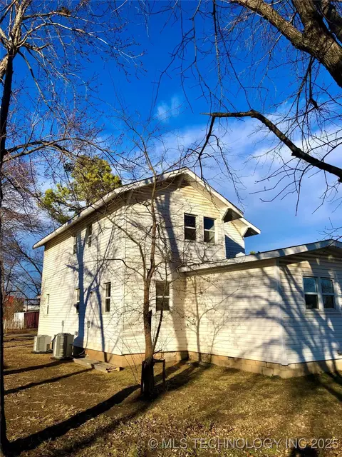 1423 E Walnut St, Cushing, OK 74023 photo 7