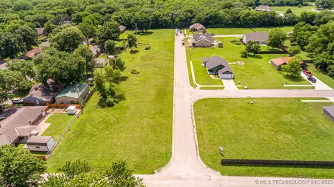 410 W 7th St, Dewey, OK 74029