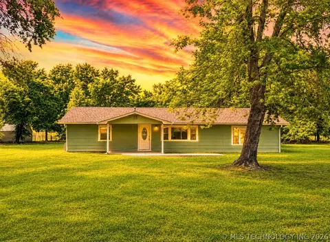 106 Elk Rd, Whitefield, OK 74472