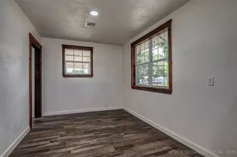 211 N 3rd St, Davis, OK 73030 photo 22