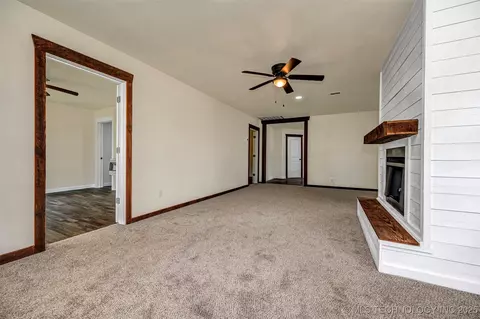 211 N 3rd St, Davis, OK 73030 photo 9