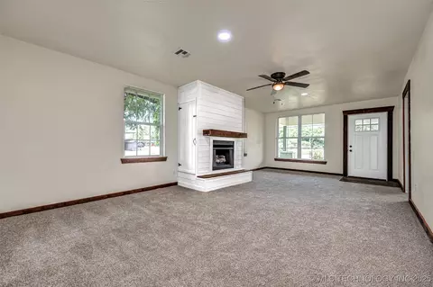 211 N 3rd St, Davis, OK 73030 photo 10