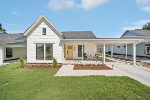 212 S Bluff Street A, Catoosa, OK 74015