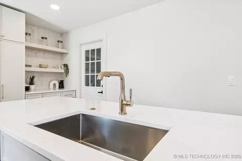 268 E 45th Ct, Tulsa, OK 74105 photo 8