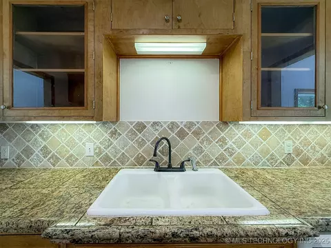 1109 E Corona St, Ada, OK 74820 photo 17