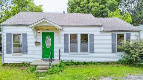 1109 E Corona St, Ada, OK 74820 photo 2