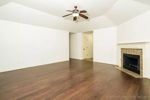 4425 S 198 Pl E, Broken Arrow, OK 74014 photo 3