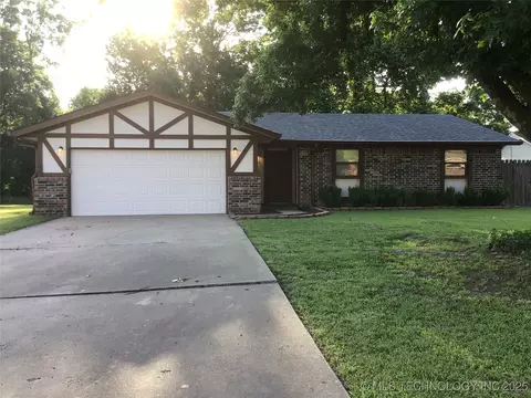 1857 Surrey Dr, Pryor, OK 74361