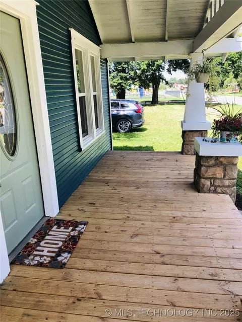 409 E Walnut St, Cushing, OK 74023 photo 9
