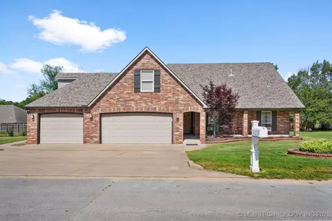 13718 S 262nd East Ave, Coweta, OK 74429