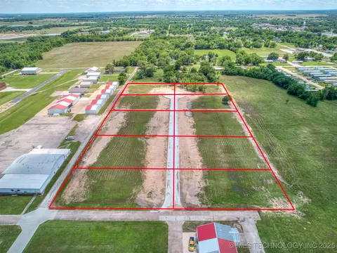 1104 N Amelia Ln, Haskell, OK 74436