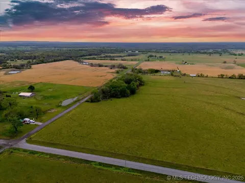 02 E 210 Rd, Vinita, OK 74301