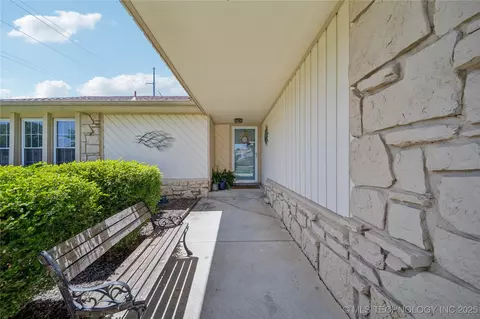 8736 E 59th St, Tulsa, OK 74145 photo 6