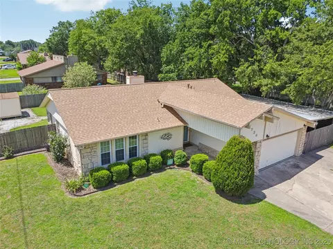8736 E 59th St, Tulsa, OK 74145 photo 3