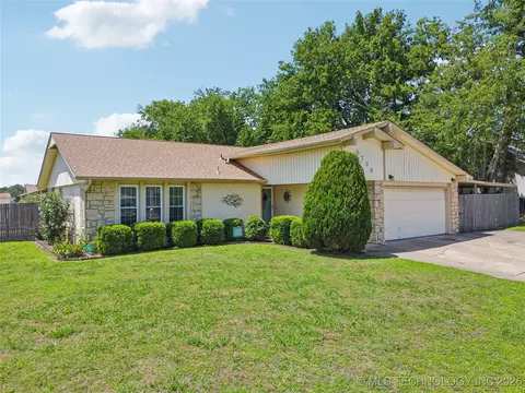 8736 E 59th St, Tulsa, OK 74145 photo 2