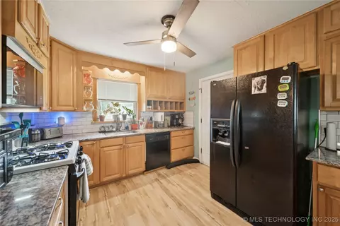 5718 E 27th St, Tulsa, OK 74114 photo 10