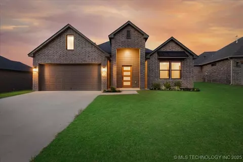 10710 S 279th East Ave, Coweta, OK 74429