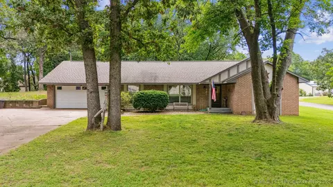 16 Big Bluff St, Pryor, OK 74361