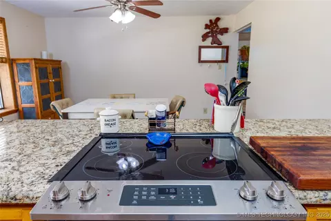 Kitchen - 653 Max St, Mead, OK 73449 photo 3 of 5