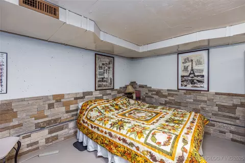 Bedroom - 653 Max St, Mead, OK 73449 photo 11 of 15