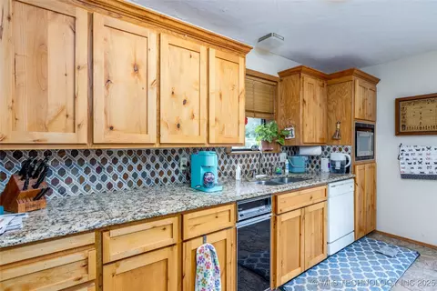 Kitchen - 653 Max St, Mead, OK 73449 photo 5 of 5