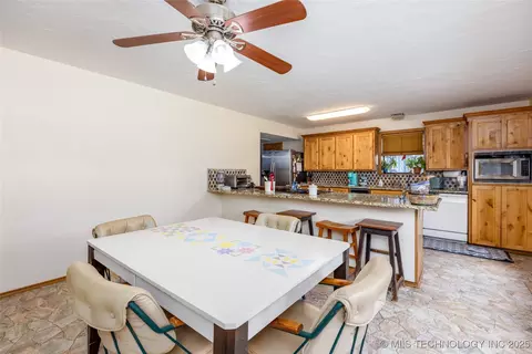 Dining - 653 Max St, Mead, OK 73449 photo 2 of 2