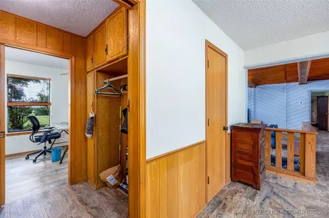 Entry Way - 653 Max St, Mead, OK 73449 photo 7 of 8