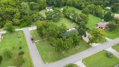 View/Area - 9402 E 16th St, Tulsa, OK 74112 photo 1 of 1