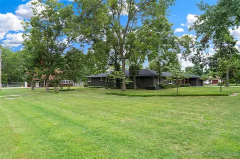 Exterior - 9402 E 16th St, Tulsa, OK 74112 photo 2 of 13