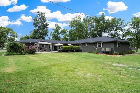 Exterior - 9402 E 16th St, Tulsa, OK 74112 photo 11 of 13