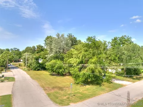 101 E 1st St, Skiatook, OK 74070