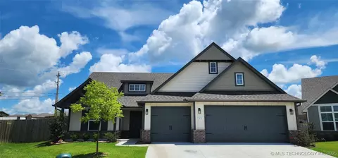 911 E Fulton Ct, Broken Arrow, OK 74012