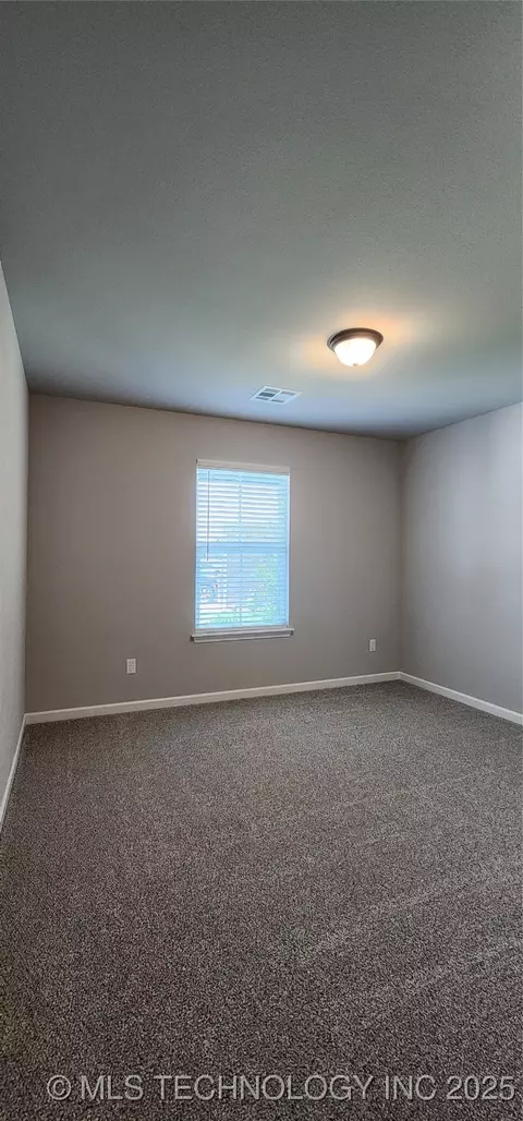 Bedroom - 911 E Fulton Ct, Broken Arrow, OK 74012 photo 3 of 5