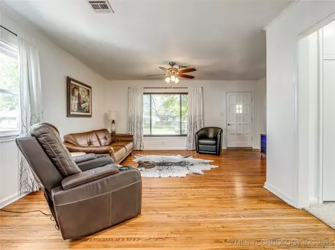 338 E 45th Pl, Tulsa, OK 74105 photo 12
