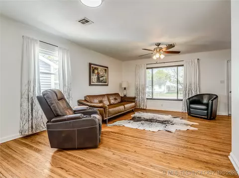 338 E 45th Pl, Tulsa, OK 74105 photo 8