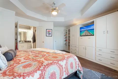 Bedroom - 56901 E Walnut, Monkey Island, OK 74331 photo 2 of 6