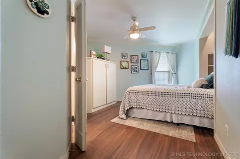Bedroom - 56901 E Walnut, Monkey Island, OK 74331 photo 4 of 6