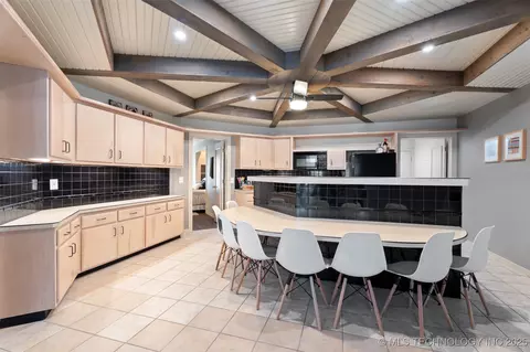 Kitchen - 56901 E Walnut, Monkey Island, OK 74331 photo 3 of 4