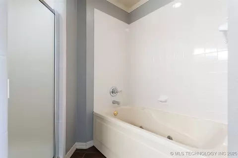 Bath - 56901 E Walnut, Monkey Island, OK 74331 photo 4 of 7
