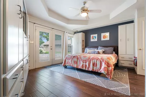 Bedroom - 56901 E Walnut, Monkey Island, OK 74331 photo 3 of 6
