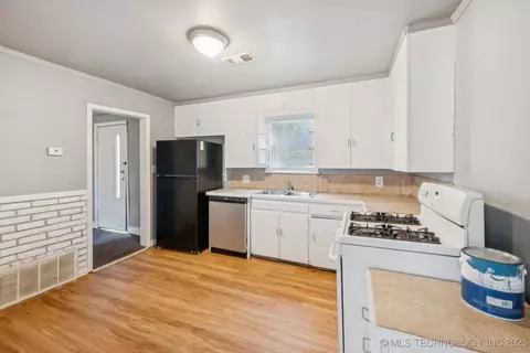 6913 5th E St, Tulsa, OK 74112 photo 8