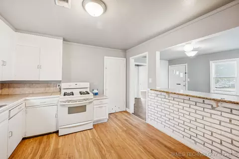 6913 5th E St, Tulsa, OK 74112 photo 9