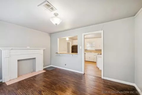 6913 5th E St, Tulsa, OK 74112 photo 4