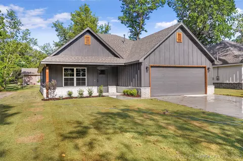 819 S Wood St, Pryor, OK 74361