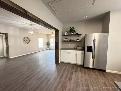 911 E Maple St, Cushing, OK 74023 photo 11
