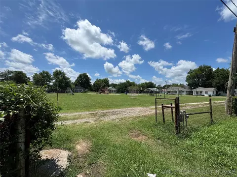 911 E Maple St, Cushing, OK 74023 photo 47
